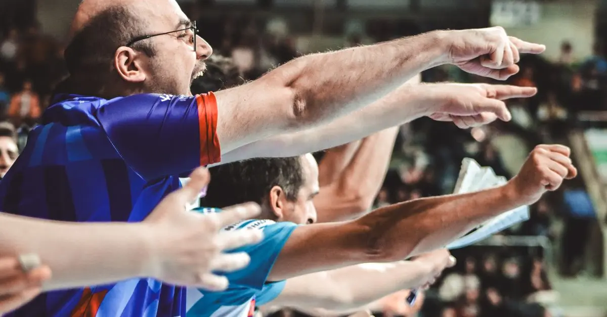 Comparing Traditional Sports vs. Esports: Benefits and Drawbacks