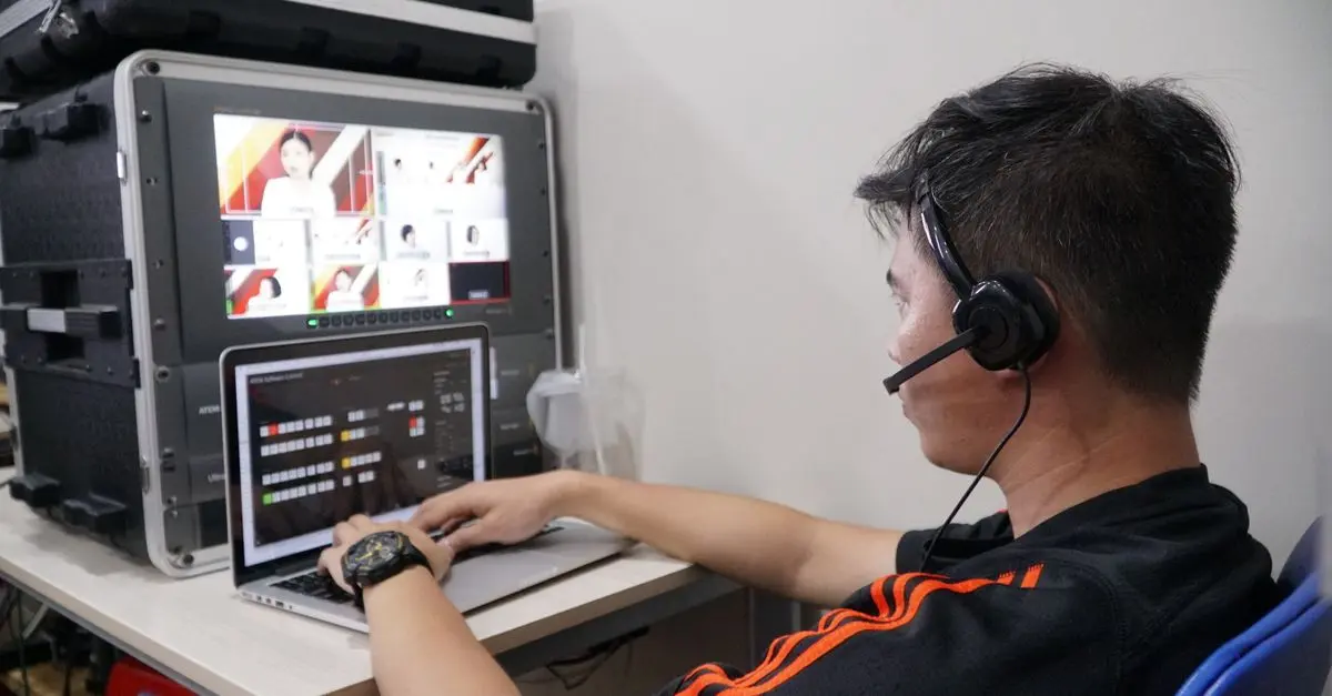 The Evolution of Sports Commentary: From Radio to Streaming